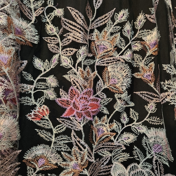 ❤️FINAL PRICE❤️ CLOSET CLOSING 11/30 Magic Brand Floral Embellished Skirt Size L - Picture 2 of 11